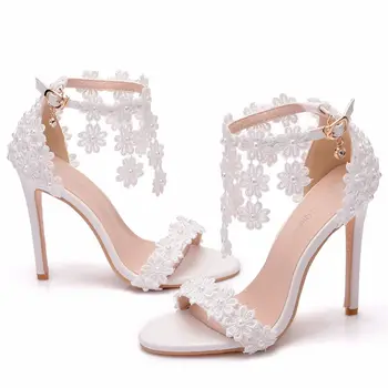 Женские босоножки Queen с ремешком на щиколотке, белые кружевные цветы, жемчужная кисточка, супер каблук, тонкие свадебные туфли на высоком каблуке для новобрачных