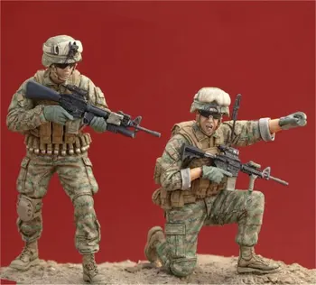 Модель солдата 2 спецназа США во время войны во Вьетнаме из смолы 1:35, нужен комплект для сборки модели вручную
